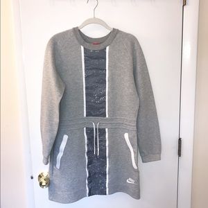 NIKE Sweater Tennis Dress